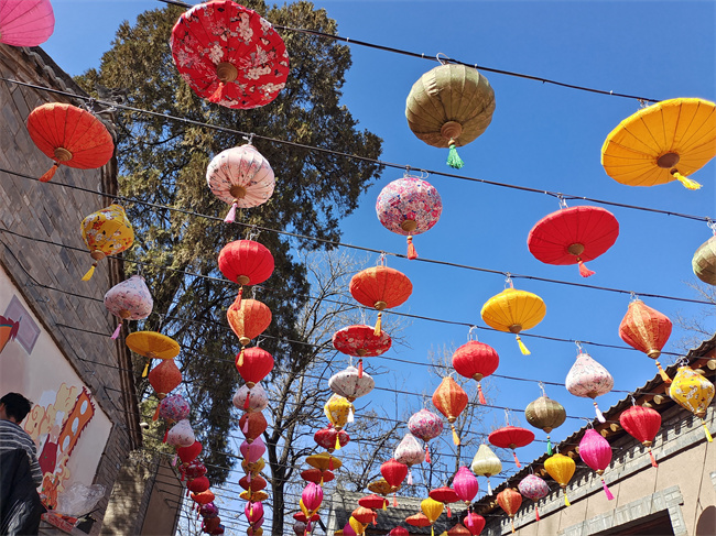 長(cháng)安唐村(cūn)景區(qū)燈陣布置