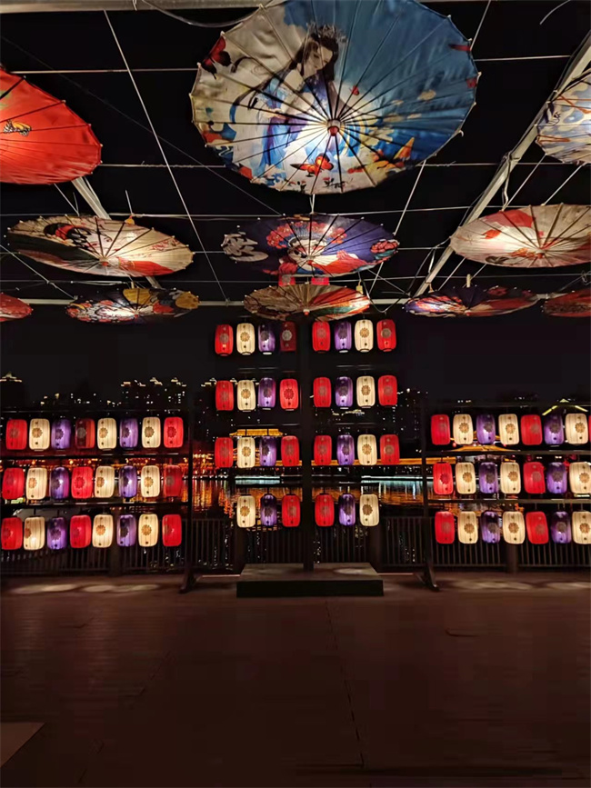 大(dà)唐芙蓉園唐市(shì)街(jiē)區(qū)燈排裝飾